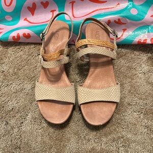 UGG Women’s Size 8 Neutral Wedge Sandals